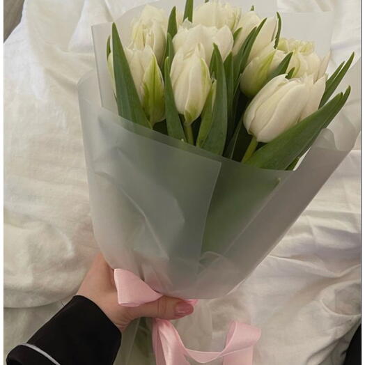 11 White tulips