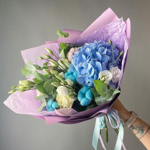 Blue Cloud with hydrangea and lisianthus