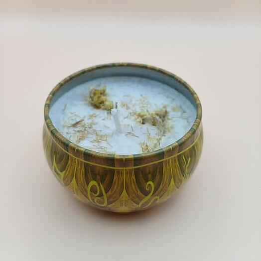 Aroma candle with flowers