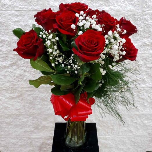 Florero con 12 rosas