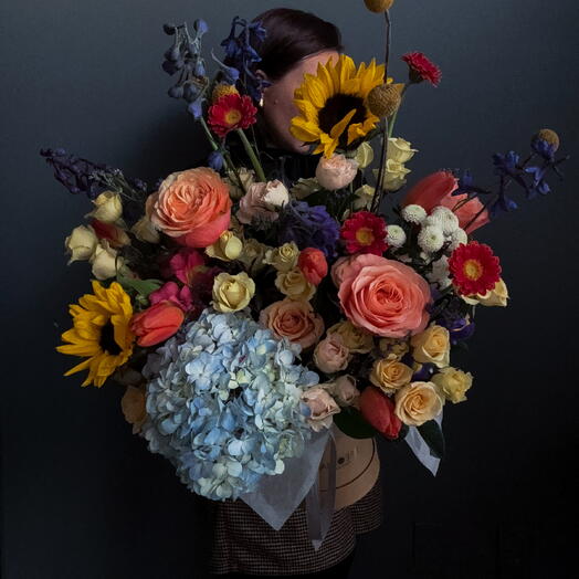 Autumn Box (hydrangea sunflower, peony roses, gerbera)