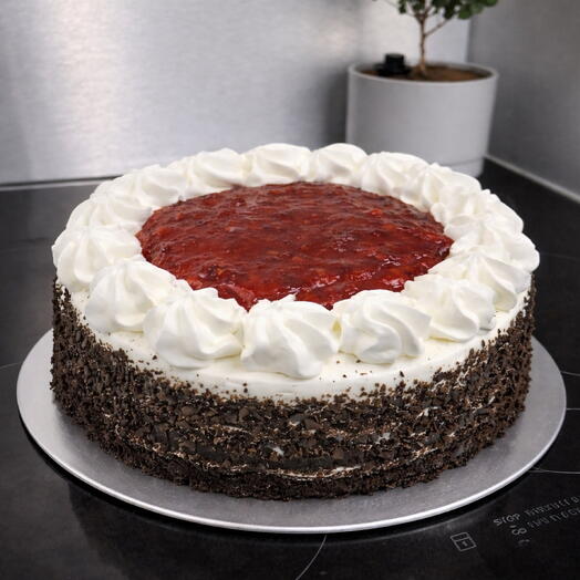 🍓🍫 Strawberry Chocolate Cream Cake