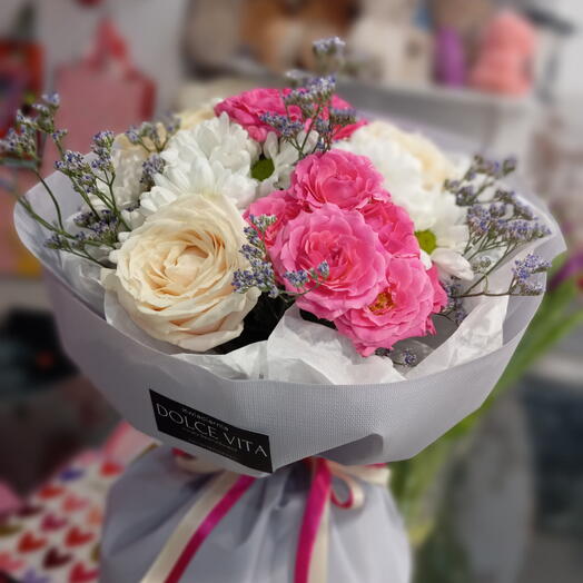 Gül ve krizantem buketi