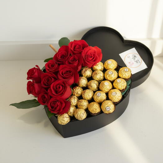 Corazon Sorpresa con Rosas Rojas y Ferrero Rocher – Caja Romantica Premium