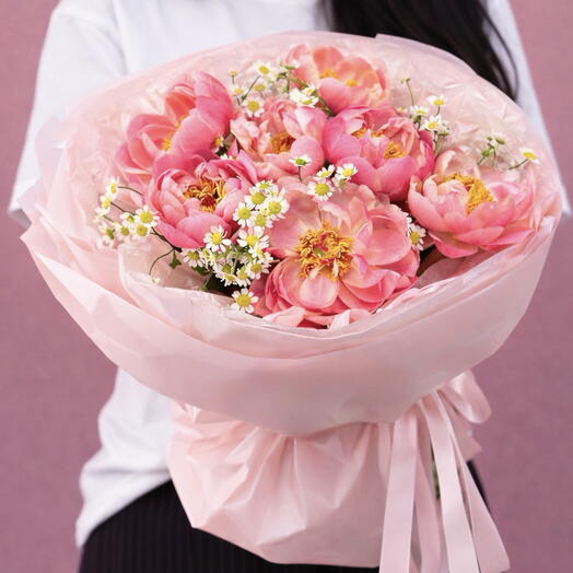 🌸Bouquet of coral peonies and camomile