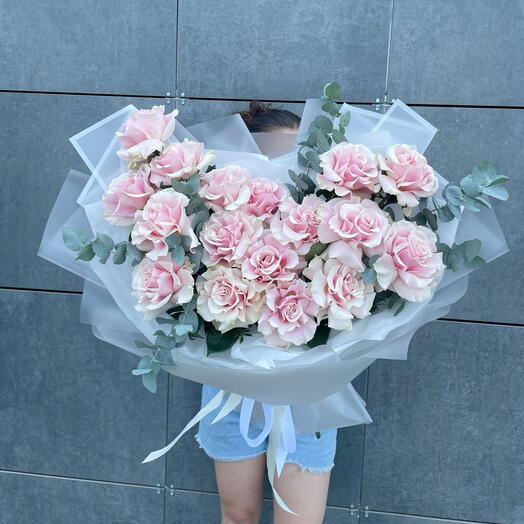 17 французских роз и эвкалипт