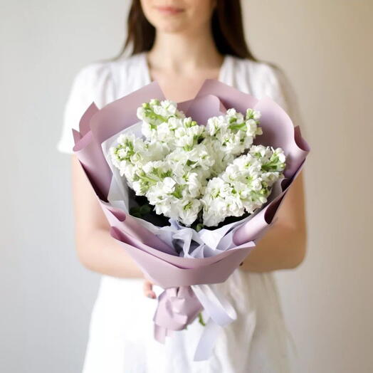 Белая маттиола в оформлении «Arianna»