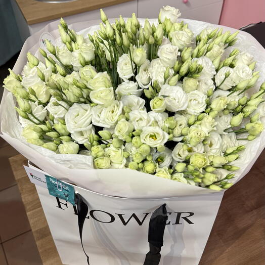 Bouquet of white eustoma