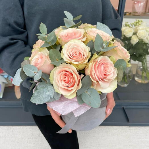 Flowerbox rożowa roża z eukaliptusem