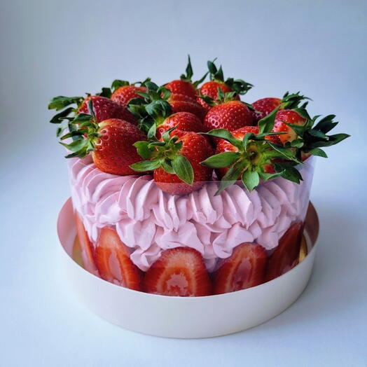 Torte ar svaigam zemenēm Zefīrs