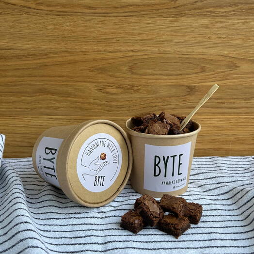 Mini brownie z wybranym sosem