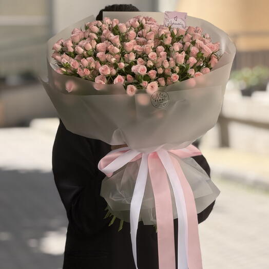 Букет из 33 кустовых розовых роз - Energe Rose