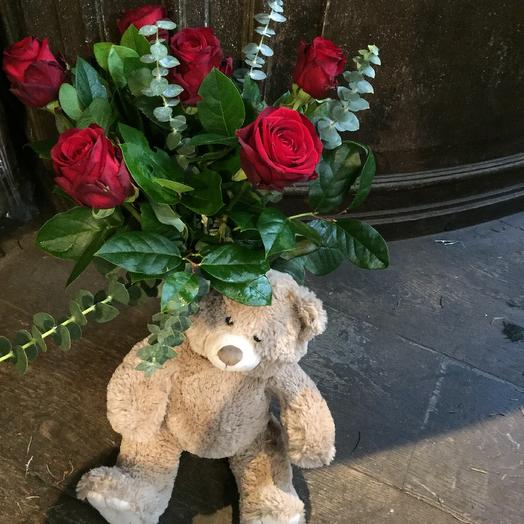 Bear with 6 red roses and green