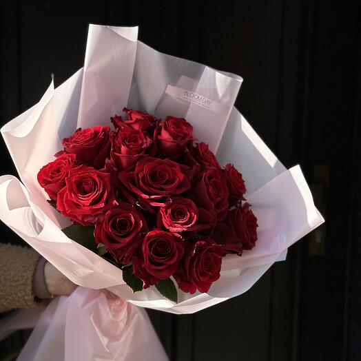 15 red roses