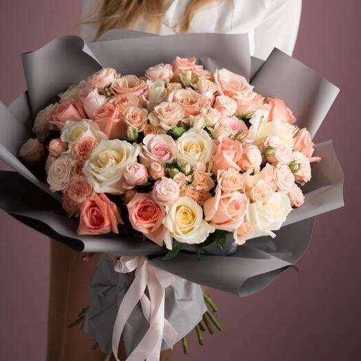 Букет из роз и кустовых роз (размер XL)