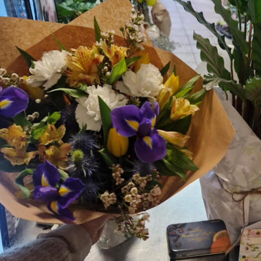 Summer bouquet florist design