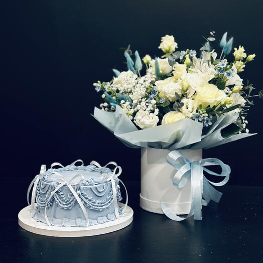 Cake Strawberry-Vanilla + Floral arrangement Blue