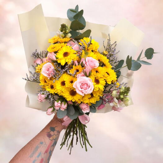 Ramo Sueno Amarillo – Mini Rosas Rosas y Flores Amarillas