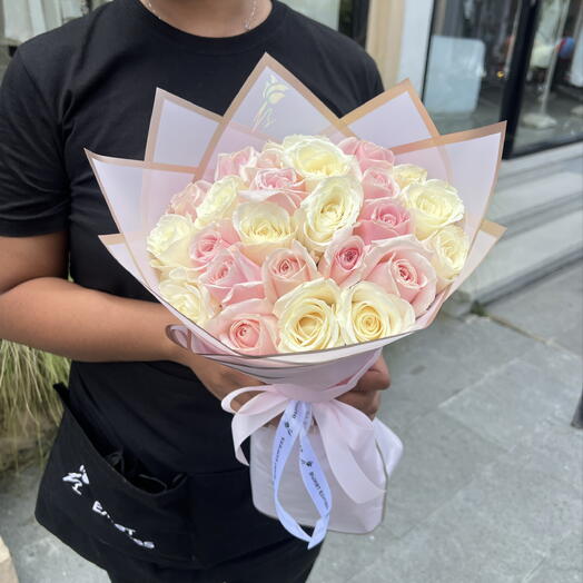 25 Sweet Pink Avalanche Mix White Avalanche Roses Bouquet