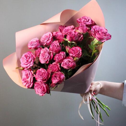 Danish Queen with pink peony spray roses