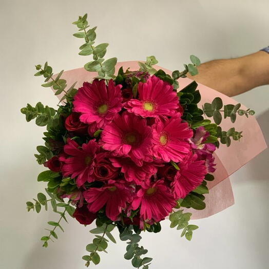 Ramo gerbera fiusha rosas Rojas