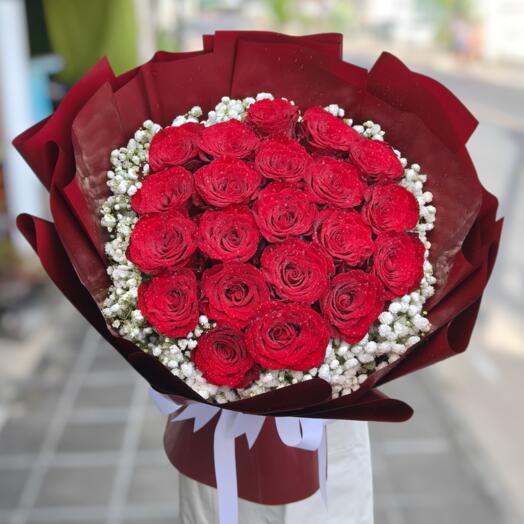 Bouquet of red roses 1