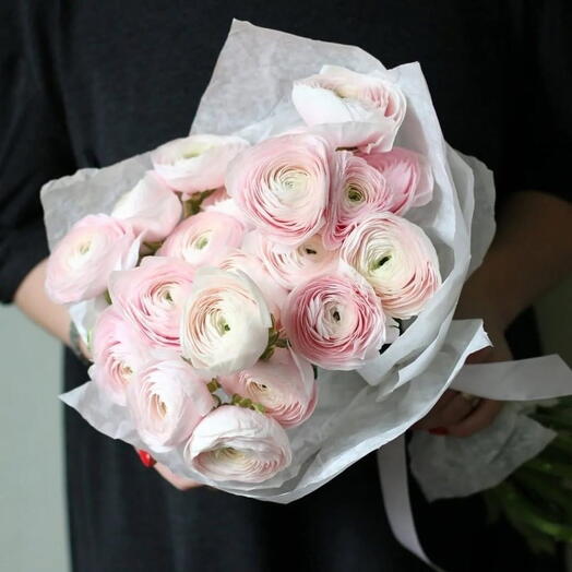 Букет с ранункулюсами