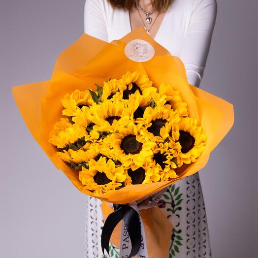 Букет из 15 подсолнухов