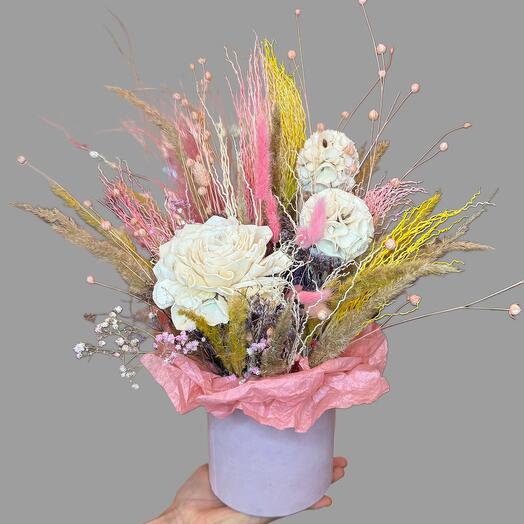 Dried flower bouquet