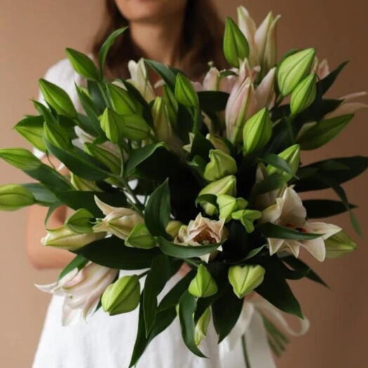 Лилии нежные в ленту (9шт.)