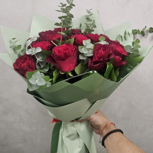 15 premium red roses