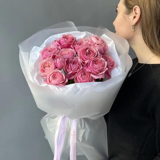 Моно букет из кустовых пионовидных роз