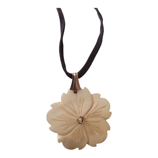 Silvia, Carved flowers pedant 0