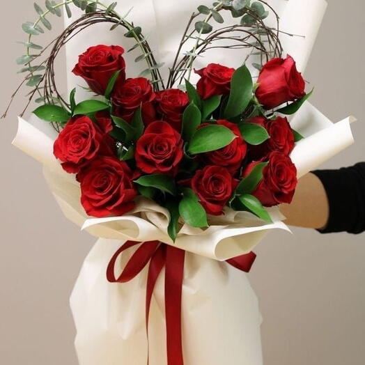 12 rosas rojas cpm corazon