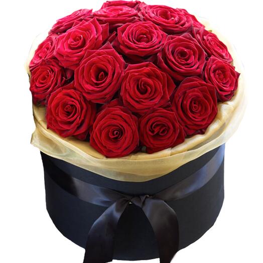 25 red rose in a box