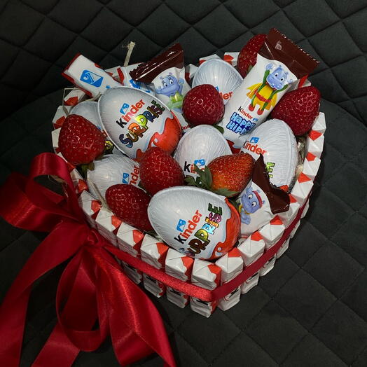 Сладкое сердце с клубникой