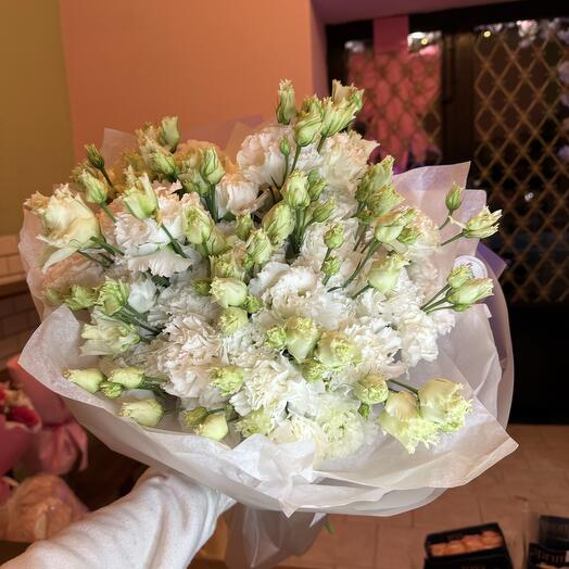 Bukiet eustomy z krolewskim dianthusem