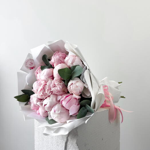 Light pink peonies 15pcs with eucalyptus