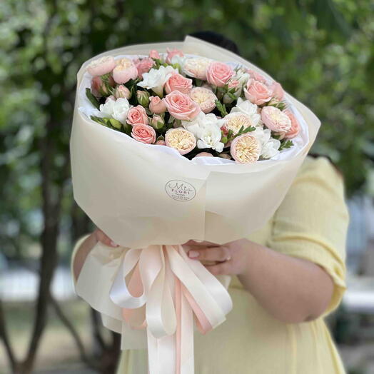 Букет фрезий и роз - "Эля"