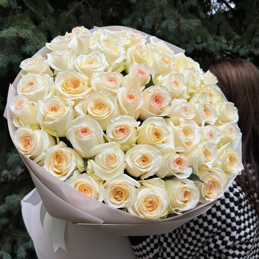 Peonía Premium a la luz de las velas