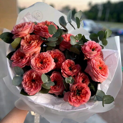 Букет роз «Мандарин экспрешн» с эвкалиптом