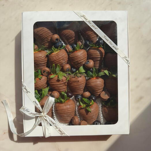 Classic Strawberry Box