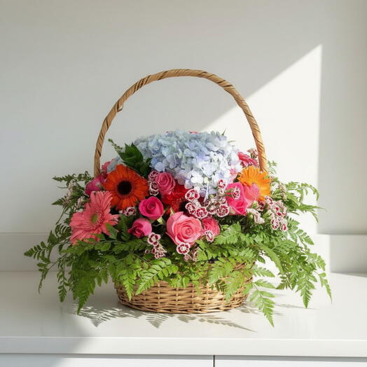 Canasta Floral Premium con Hortensia, Rosas y Gerberas – Arreglo Elegante