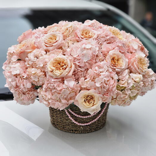 CANASTA DE HORTENSIAS Y ROSAS