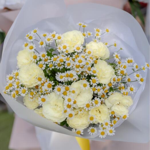 Авторский букет диантусов с ромашкой