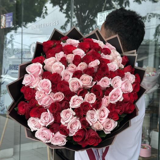 Sweet and Red mix roses bouqet