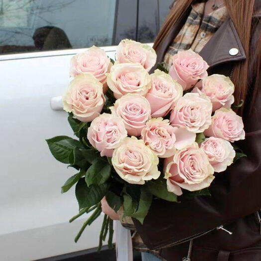 15 розовых роз Mondial