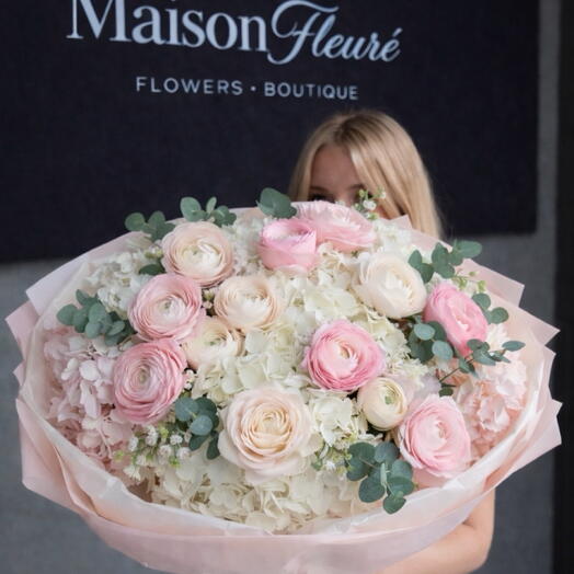 Ranunkeln mit Hortensien