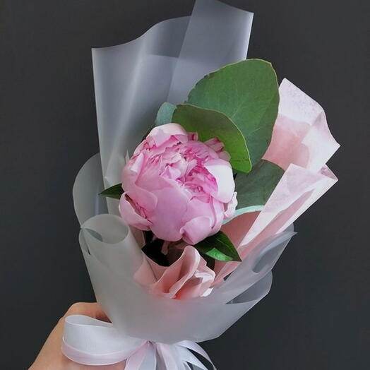 Мини букет из пиона с эвкалиптом