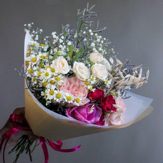 Pastel Tone with rose, spray roses and babys breath